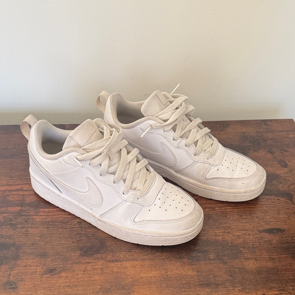 Nike big kids Court Borough low sneakers